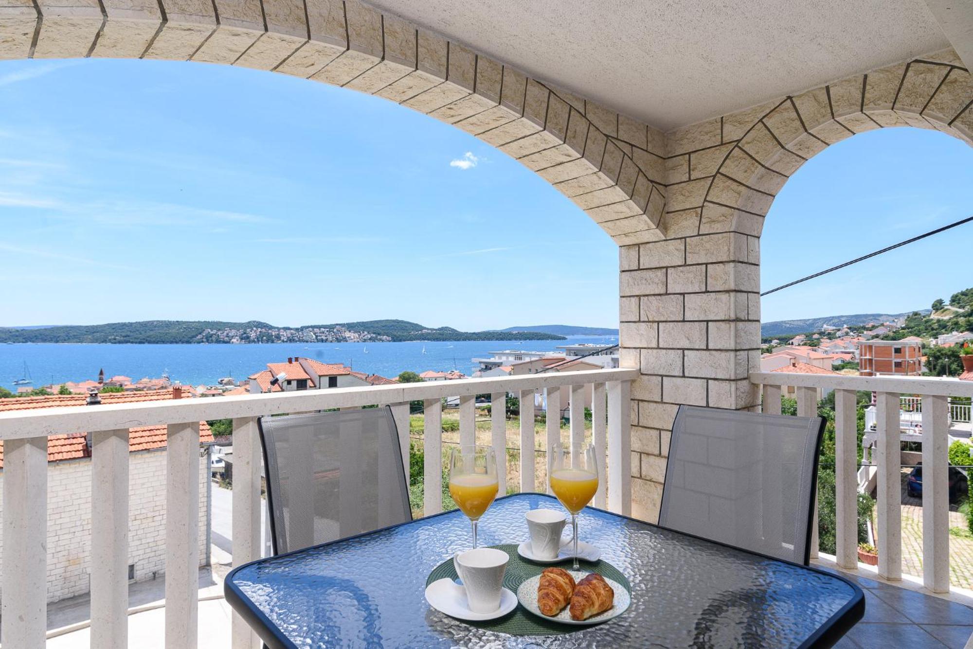 Apartments Eva Trogir Buitenkant foto